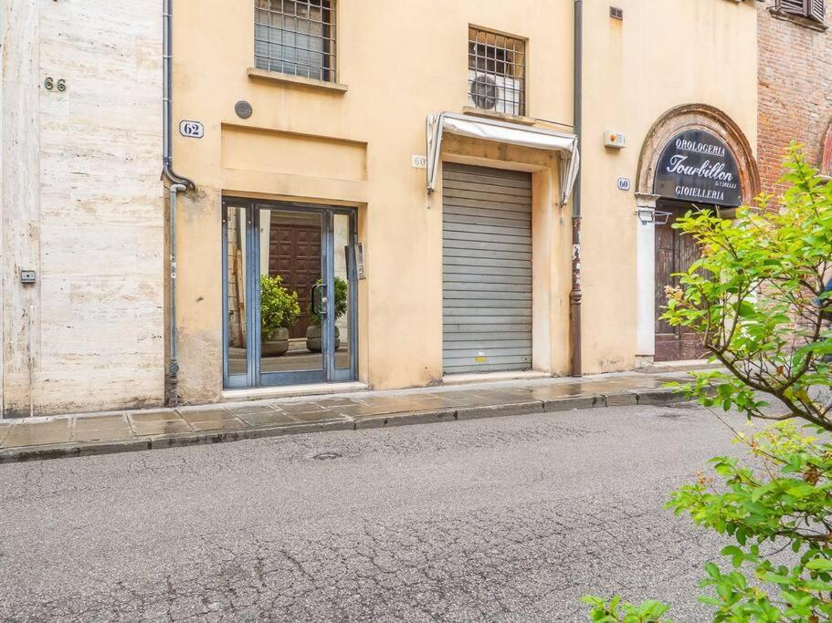 Lo Specchio Di Ferrara Apartman Kültér fotó